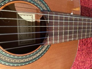 Guitarra Clásica Alhambra 2C + Funda
