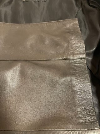Chaqueta tipo levita de cuero negro