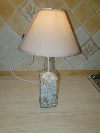 Lampada vintage con base una bottiglia
