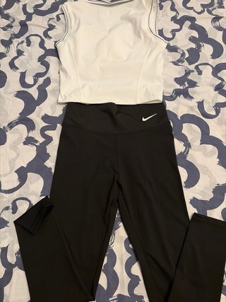 Conjunto Nike: Mallas y Camiseta sin mangas