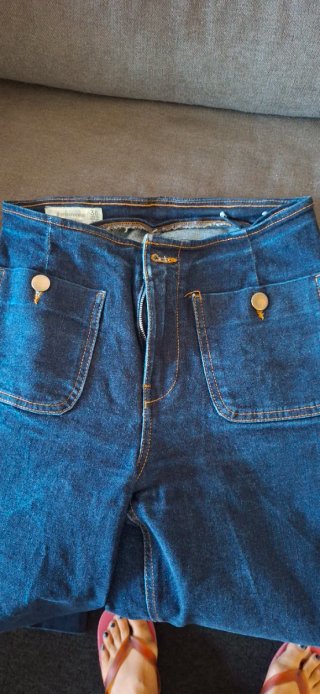Pantalón Stradivarius D77 Talla M