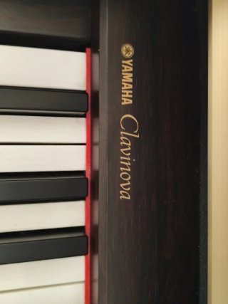 Piano Eléctrico Yamaha Clavinova.