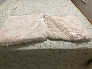 2 Cojines pelo Zara Home beige/blanco a estrenar.