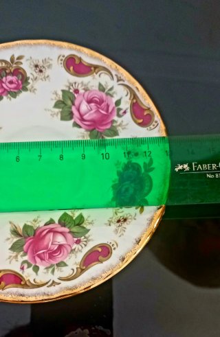 Taza y plato porcelana Queens flores rosas