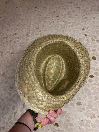 Sombrero de paja tejido