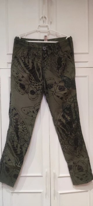 Pantalón Desigual estampado mariposas