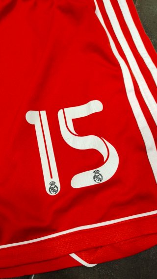 Pantalón Real Madrid adidas 2011/12 · Coentrão