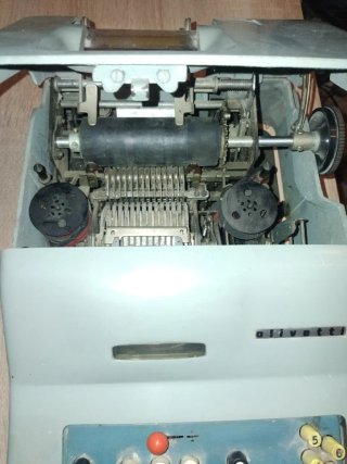 Calculadora Olivetti Divisumma 14 (Años 40)