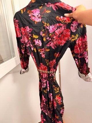 Vestido Guess floral negro y rosa