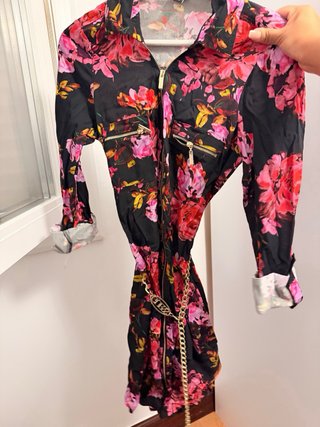 Vestido Guess floral negro y rosa