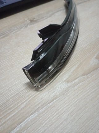 Intermitente espejo Mercedes Benz.