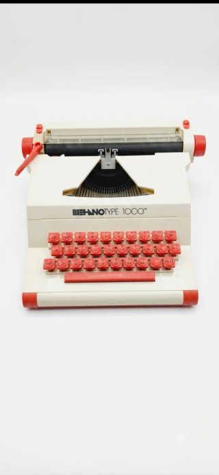 Maquina de escribir antigua