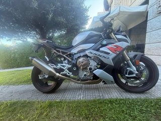 BMW S1000R nardo roja unica con estos colores