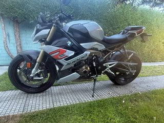BMW S1000R nardo roja unica con estos colores