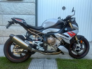 BMW S1000R nardo roja unica con estos colores