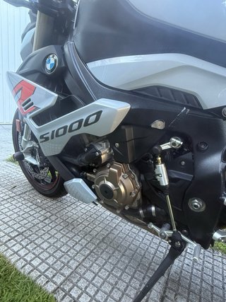 BMW S1000R nardo roja unica con estos colores