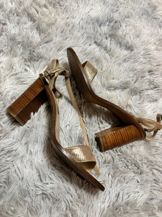 Sandalias Massimo Dutti Beige y Doradas Tacon