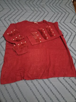Camisola com pêlo e pérolas