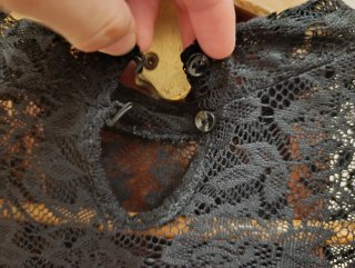 Blusa negra encaje manga larga