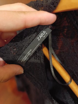 Blusa negra encaje manga larga
