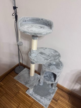 Casa para gatos em cinza e bege