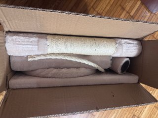Casa para gatos em cinza e bege