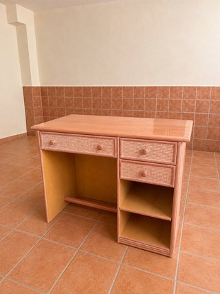 Escritorio/tocador vintage ratán rosa