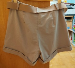 Inspee Bermuda Beige Talla L con Cinturón.