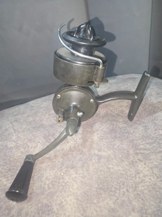 Carrete de pesca antiguo para coleccionistas