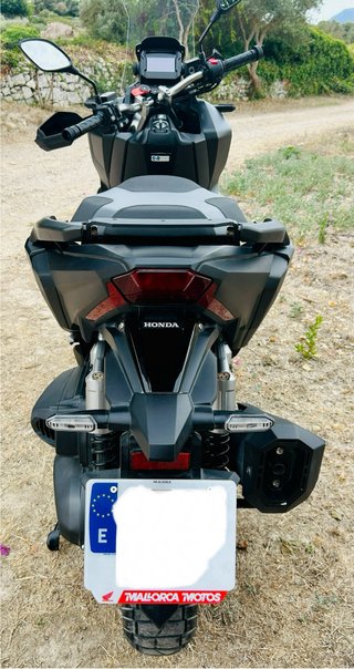 Honda ADV 350 Adventure Negra!