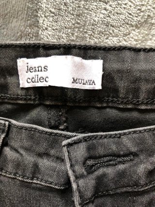 Pantalones vaqueros grises desgastados