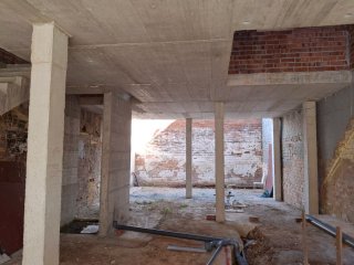 La casa urbana unifamiliar en construccion