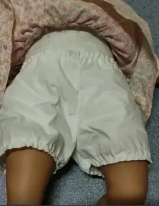 Muñeca bebé Arias con bañera