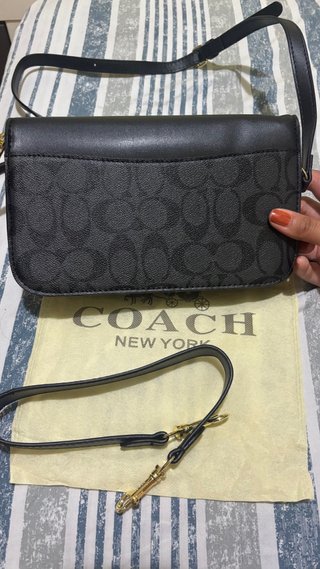Bolsito Coach Negro y Dorado