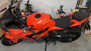 KTM RC 2023 Naranja/Negra - Casi Nueva