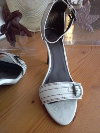 Zapatos de tacón Pin up blancos