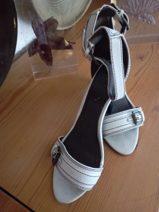 Zapatos de tacón Pin up blancos