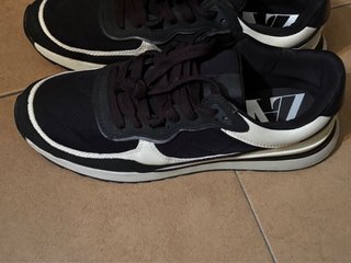 Zapatillas Zara Negras y Blancas