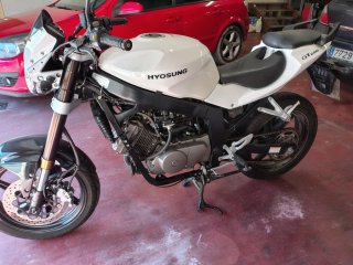 Hyosung GT250i Blanca + 2º motor 250