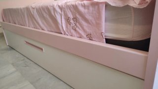 Cama nido rosa y blanca