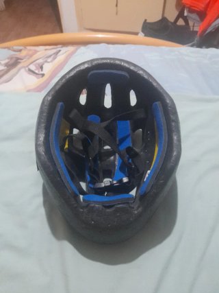 Casco de bicicleta morado