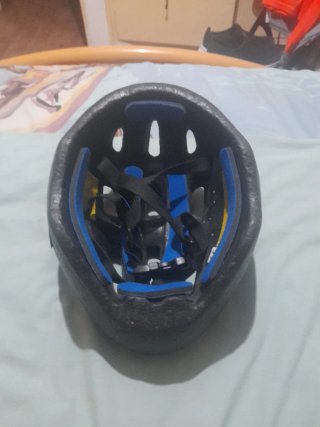 Casco de bicicleta morado