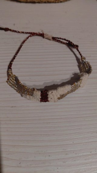 Pulsera hilo dorado y rojo