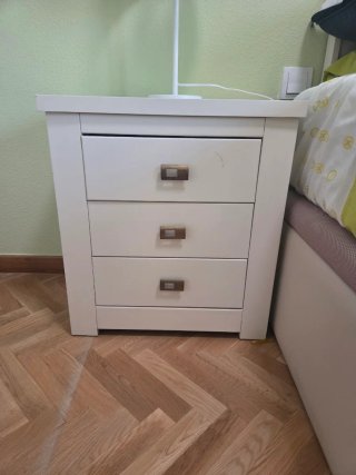 Conjunto Cabecero, Mesilla y Cómoda con Espejo