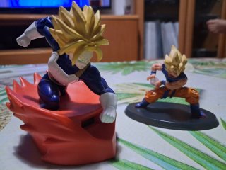 Figuras Trunks y Goku