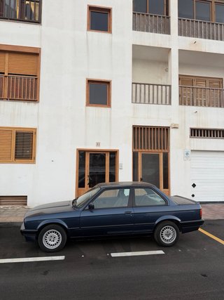 BMW e30 318is
