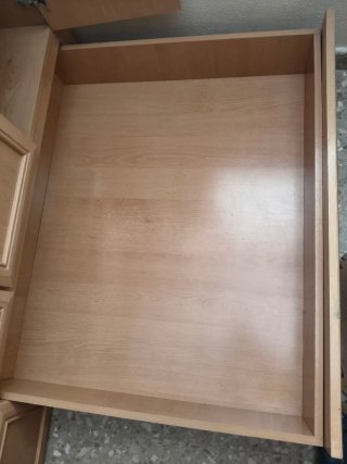 Urge vender. Cama juvenil compacta con almacenaje