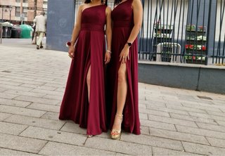 Vestido de fiesta burdeos, un hombro