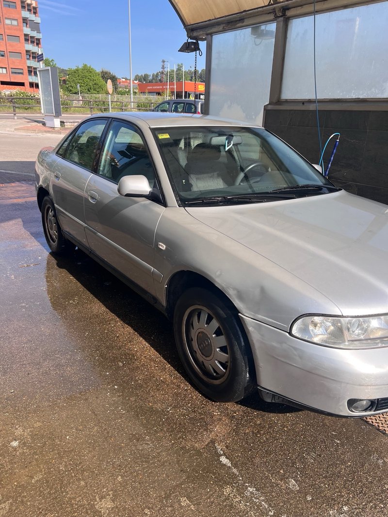 Audi A4 1999 - foto 1