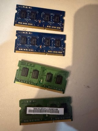 4x RAM DDR3 Hynix 1GB Laptop